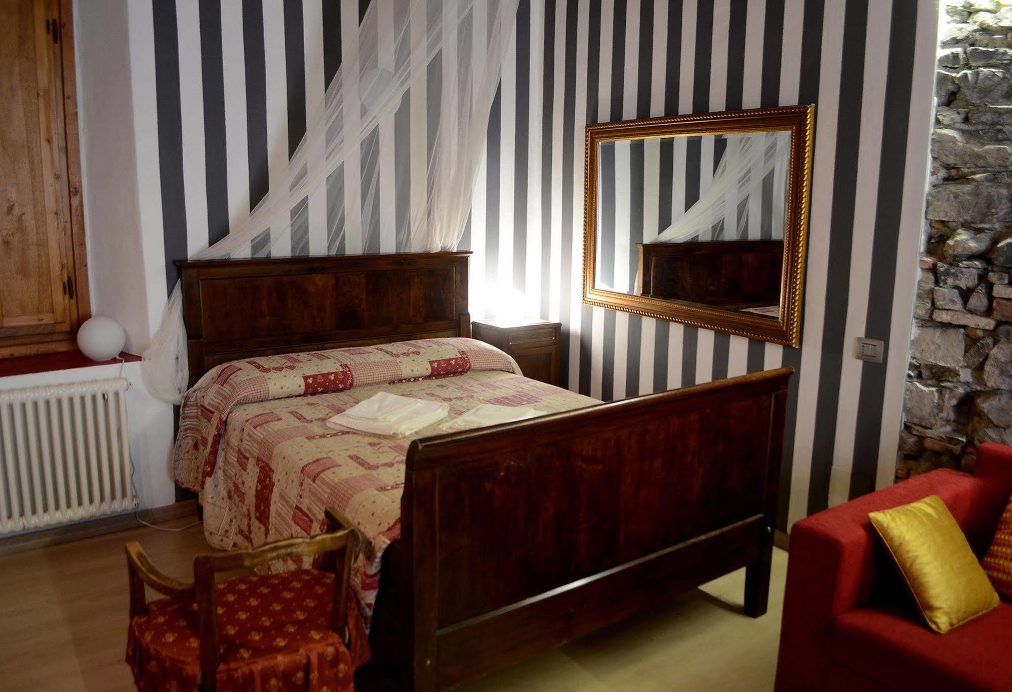 B&B Storico โกโม ภายนอก รูปภาพ